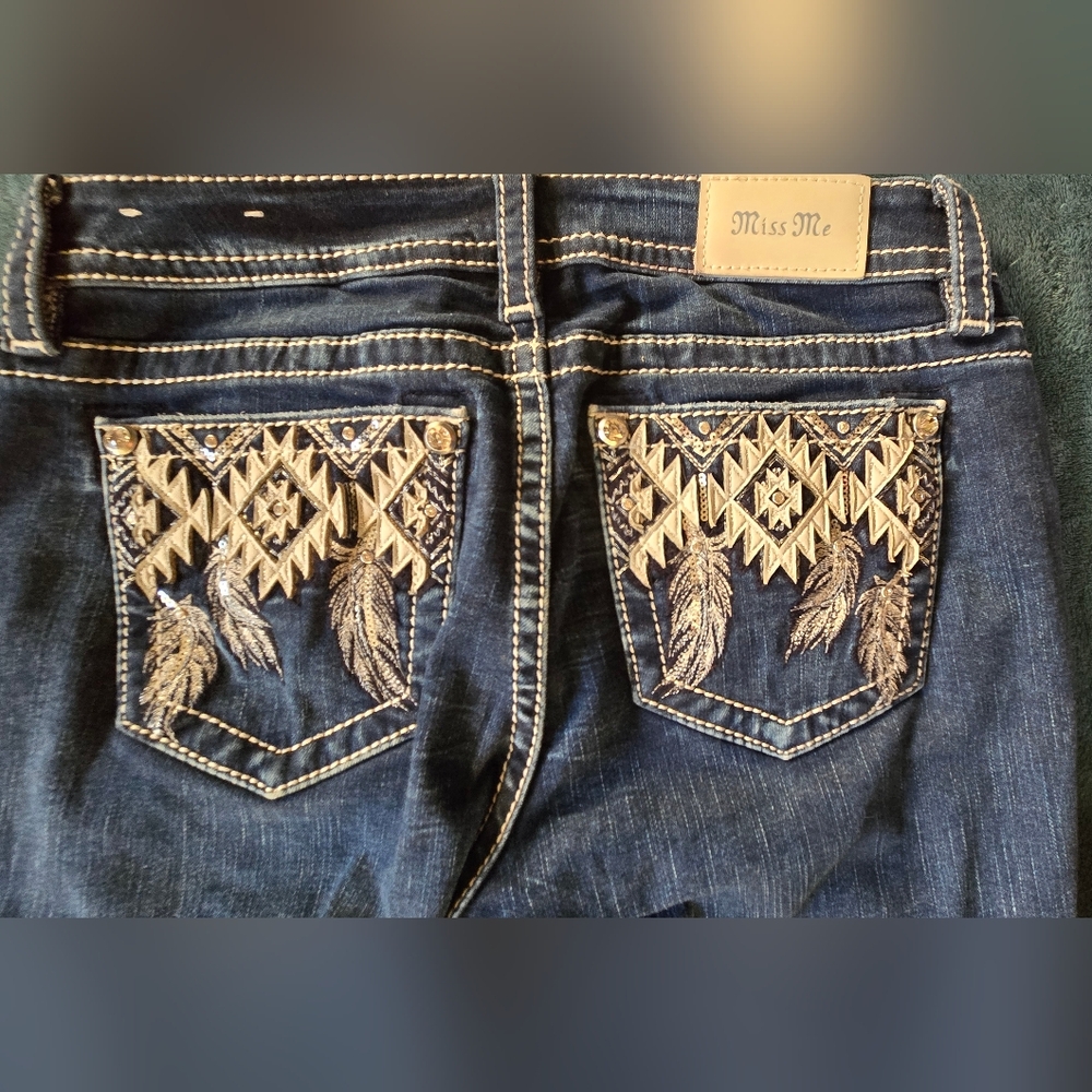 Miss Me Jeans - Aztec hanging feathers